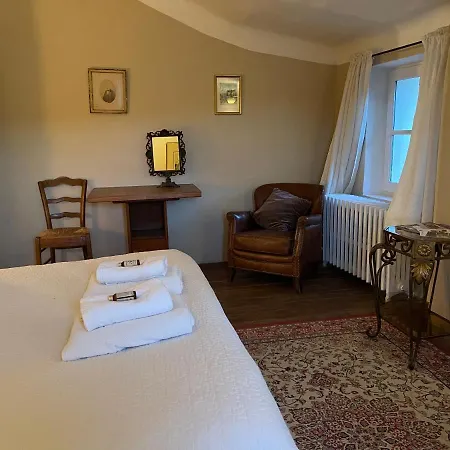 Гостевой дом Domaine D'angouire Мустье-Сент-Мари