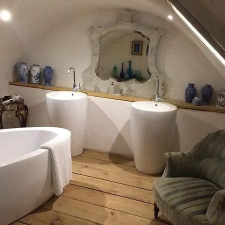 Гостевой дом Domaine D'angouire Мустье-Сент-Мари