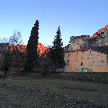 Гостевой дом Domaine D'angouire Мустье-Сент-Мари