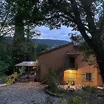بيت ضيافة Domaine D'angouire 3*